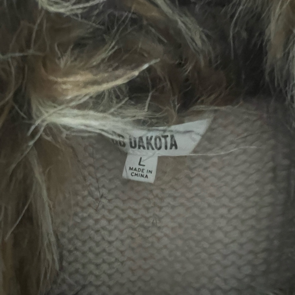 BB Dakota Jase Open Front Faux Fur Trim Sweater Vest - Picture 4 of 4